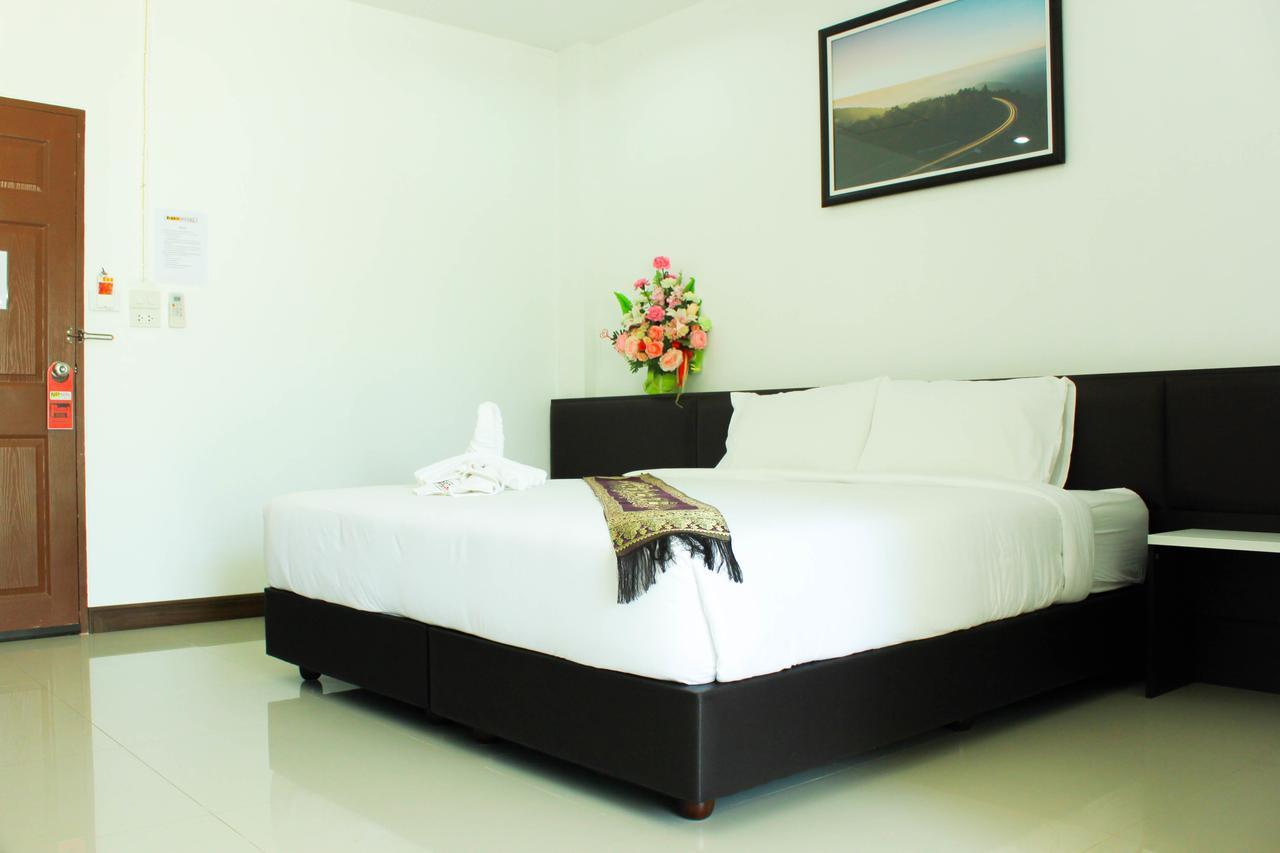 Np Hotel Buriram Bagian luar foto