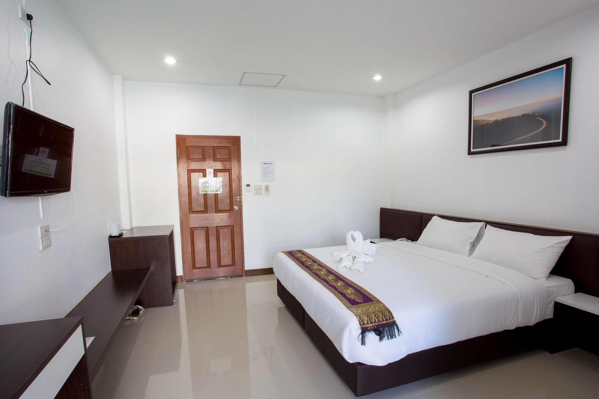 Np Hotel Buriram Bagian luar foto