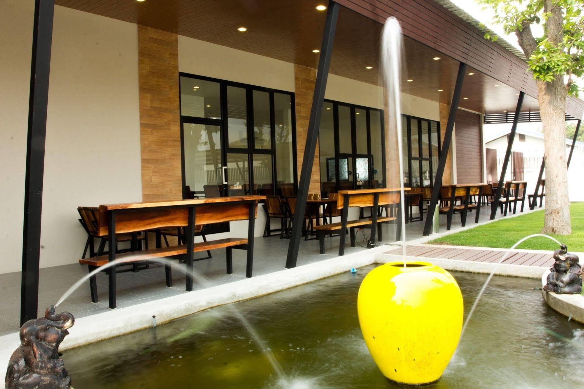 Np Hotel Buriram Bagian luar foto